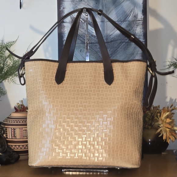 Dooney And Bourke Lilliana Wovwn Embossed Leather Tote EUC - Picture 2 of 16